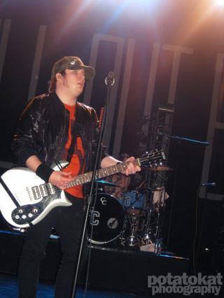 Image: fall-out-boy-hey-...572841218-bebdd1.jpg