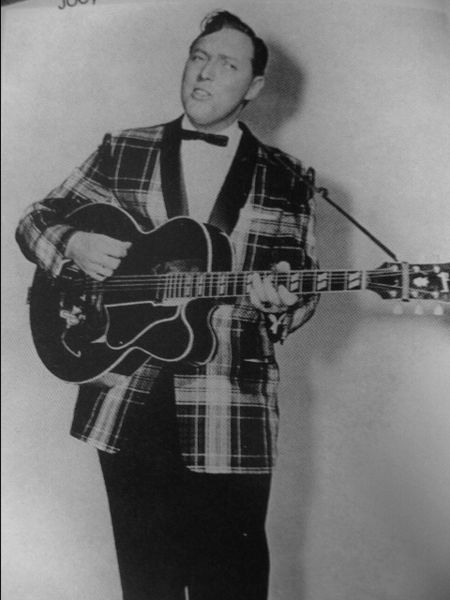Image: 450px-billhaley1954-32a84d.jpg