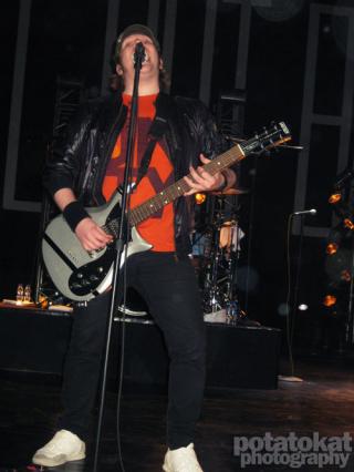 Image: fall-out-boy-hey-...572835859-bebda8.jpg